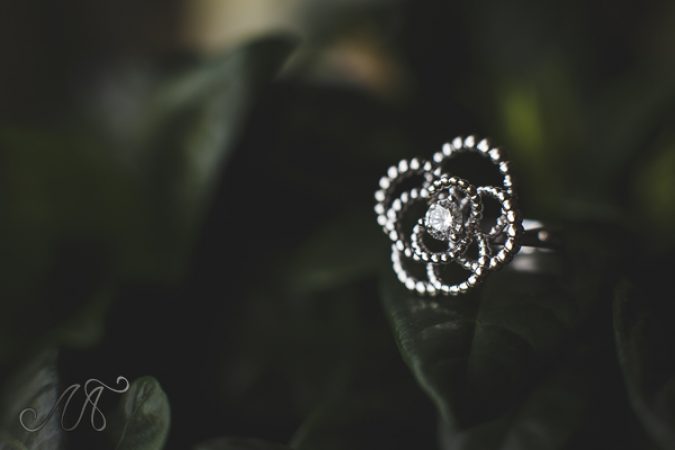 Кольцо из белого золота с одним бриллиантом