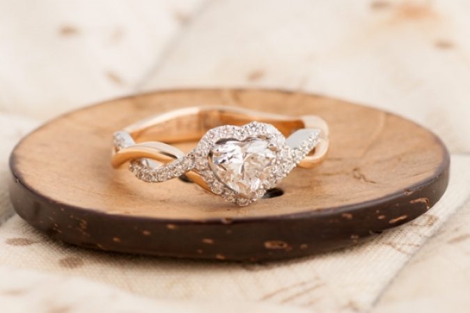 помолвочное кольцо с бриллиантами