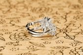 Авторское кольцо “Бриллиантовые цветы”