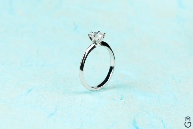 Помолвочное кольцо с бриллиантом 0,6 ct.