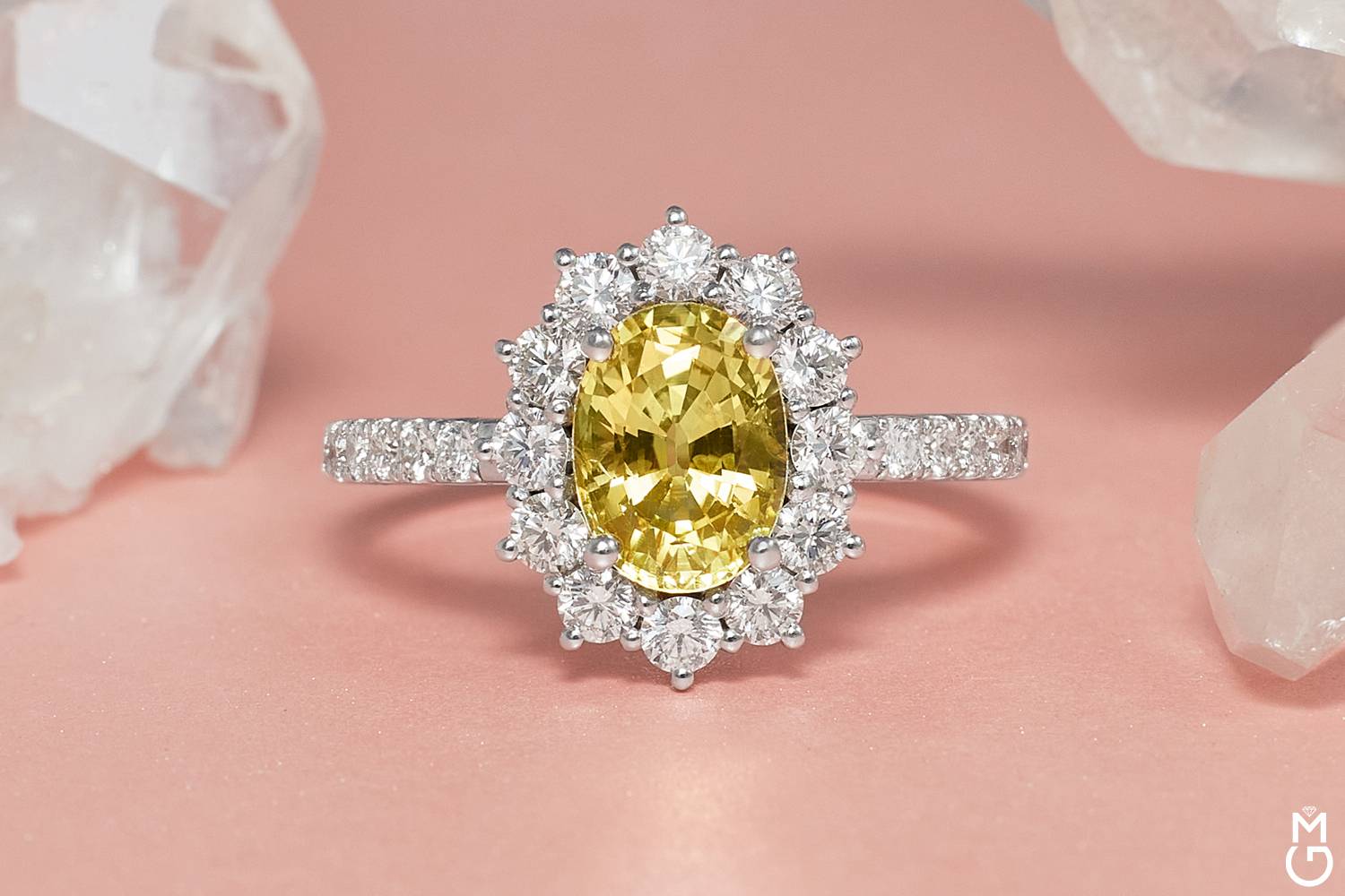 Изысканное кольцо с желтым сапфиром и бриллиантами - Ювелирная студияГригория Меликова